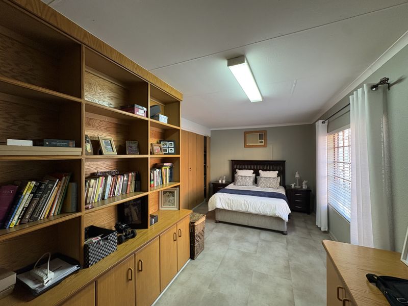 Entertain in Style, Live in Comfort - Photo 10