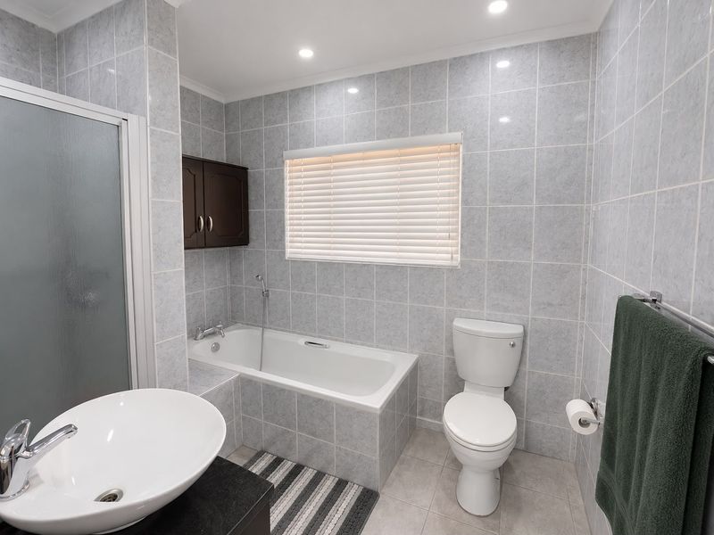 Entertain in Style, Live in Comfort - Photo 7