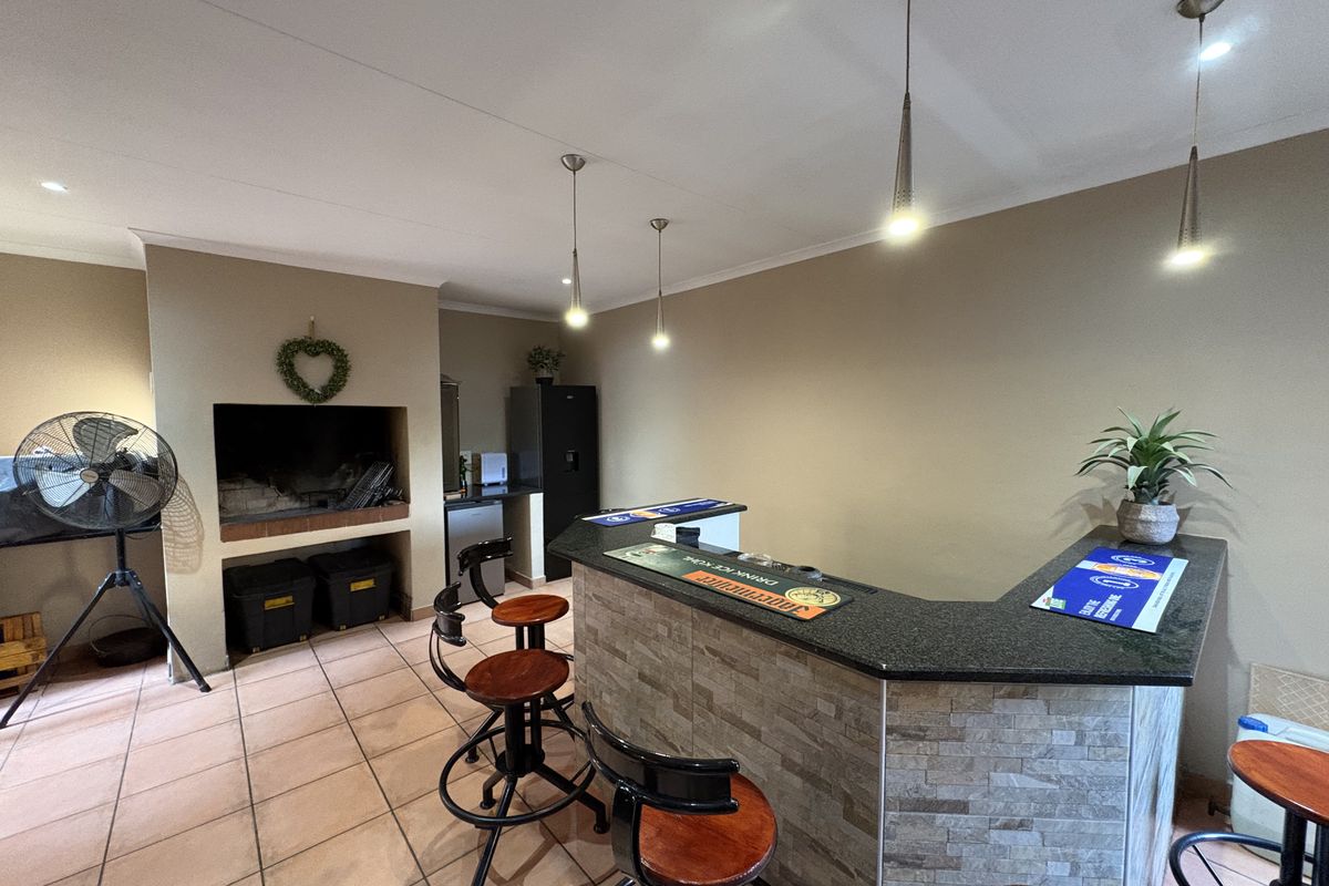Entertain in Style, Live in Comfort - Photo 5