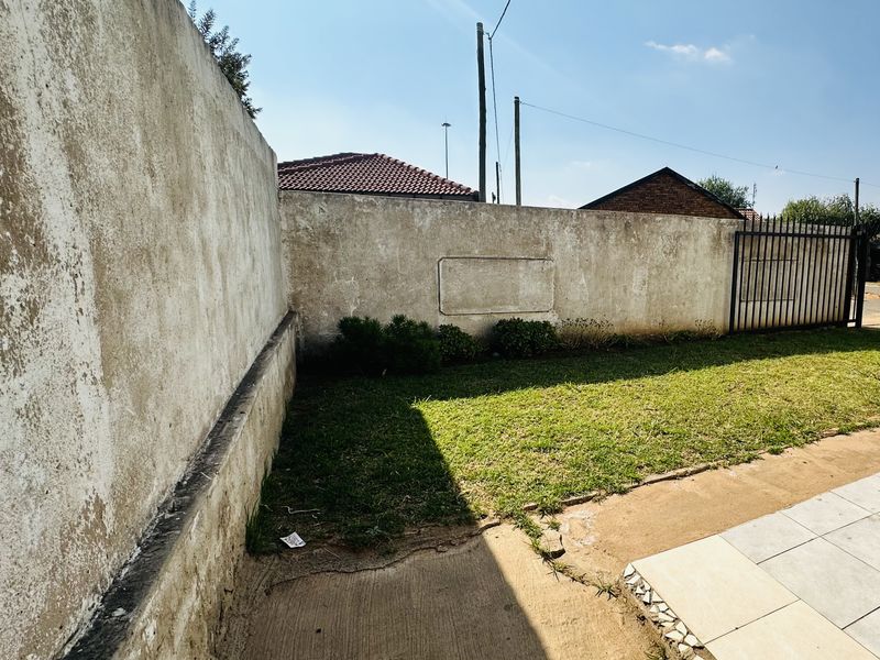 A charming starter home with comfort, convenience and care . - Photo 5