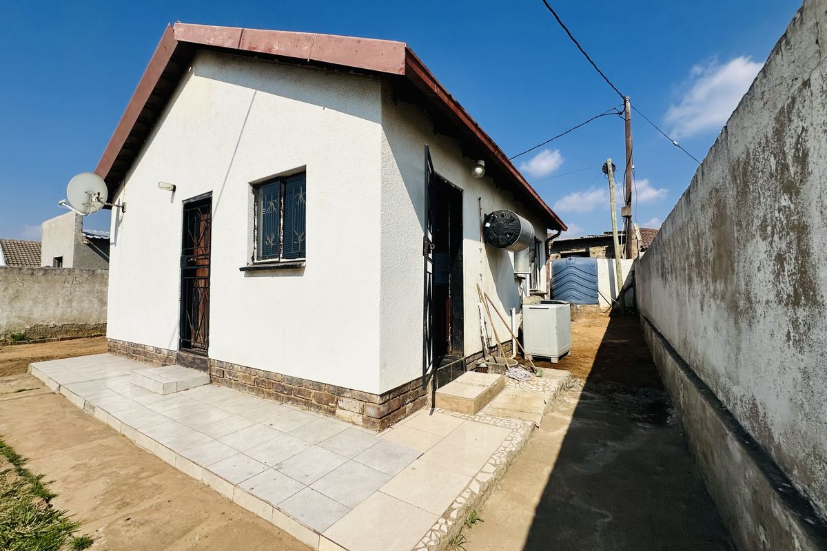 A charming starter home with comfort, convenience and care . - Photo 3
