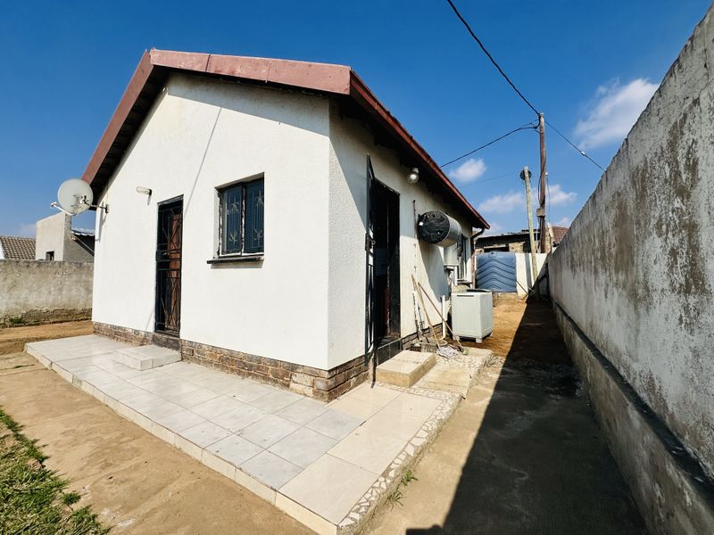 A charming starter home with comfort, convenience and care . - Photo 3