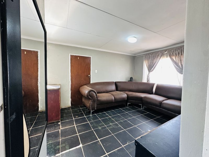 A charming starter home with comfort, convenience and care . - Photo 9