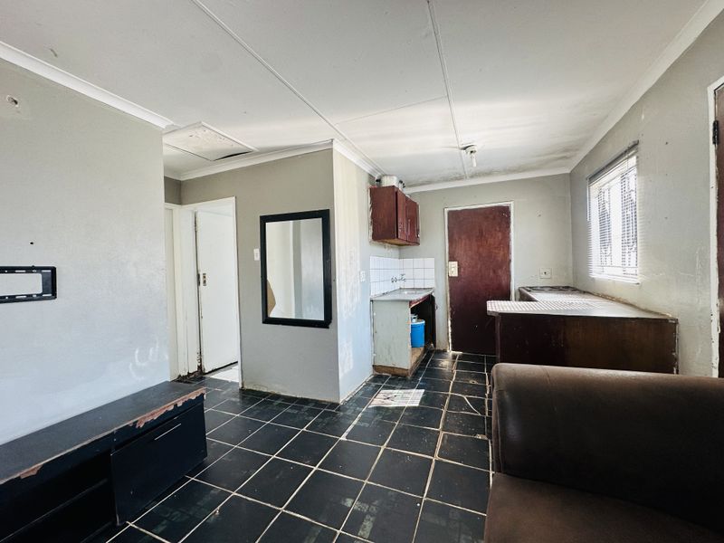 A charming starter home with comfort, convenience and care . - Photo 8