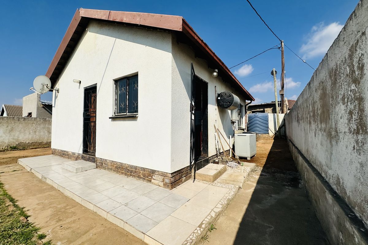 A charming starter home with comfort, convenience and care . - Photo 4