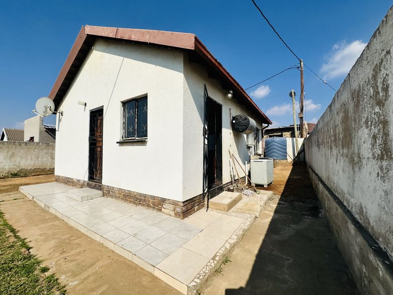 A charming starter home with comfort, convenience and care . - Photo 4