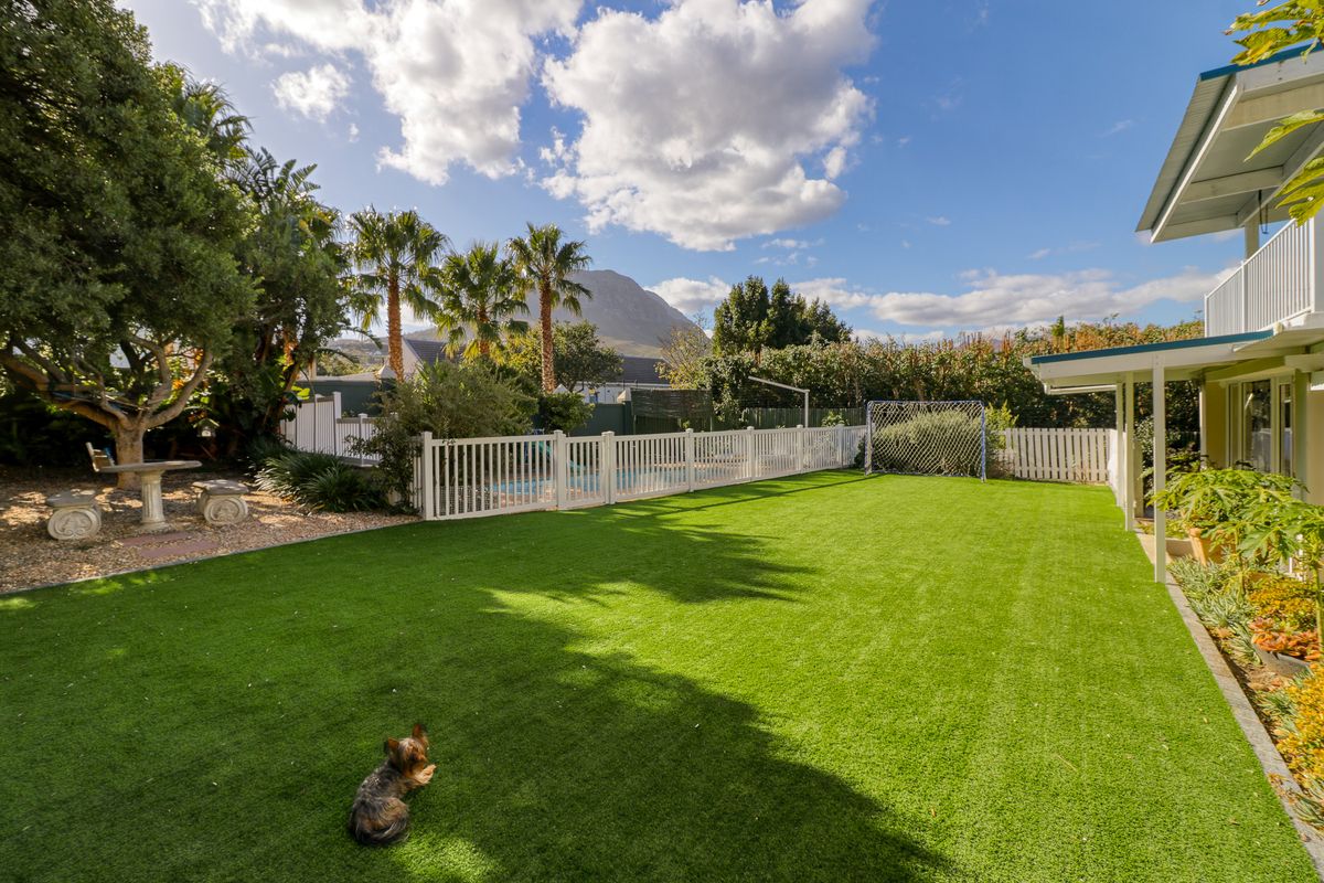 Where Exceptional Views Meet Extraordinary Family Living - Photo 5