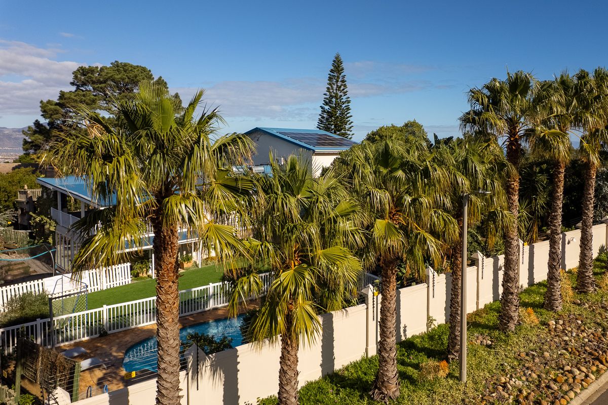 Where Exceptional Views Meet Extraordinary Family Living - Photo 2