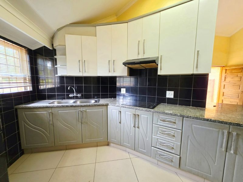 No Monthly Levies – Neat 3-Bedroom Townhouse in Birdswood - Photo 4