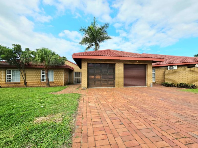 No Monthly Levies – Neat 3-Bedroom Townhouse in Birdswood - Photo 2