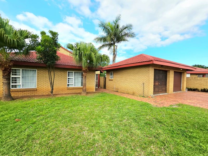 No Monthly Levies – Neat 3-Bedroom Townhouse in Birdswood - Photo 1