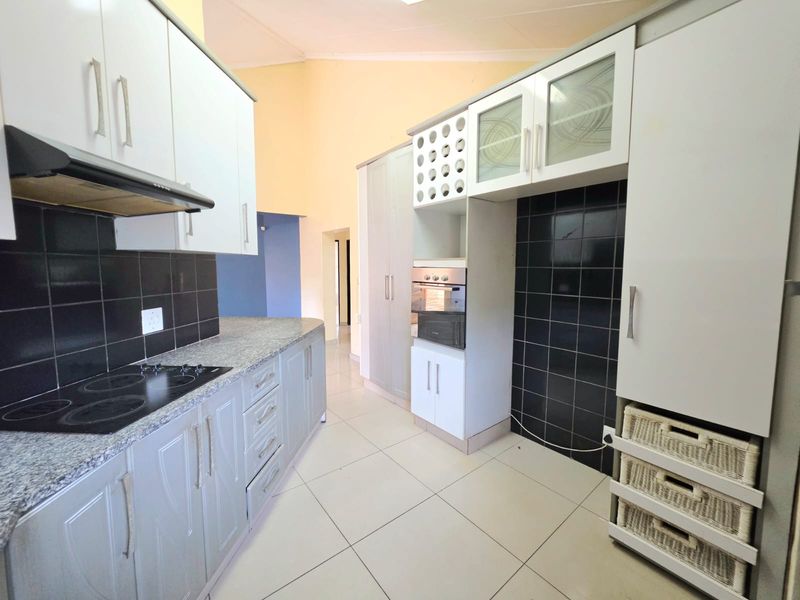 No Monthly Levies – Neat 3-Bedroom Townhouse in Birdswood - Photo 3