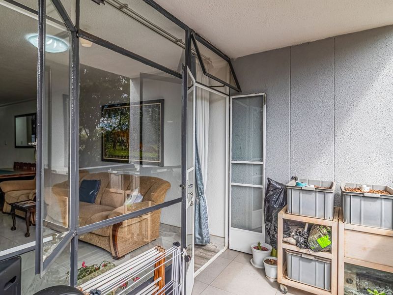 Lovely 2-Bedroom First-Floor Apartment in Quiet Area - Photo 9