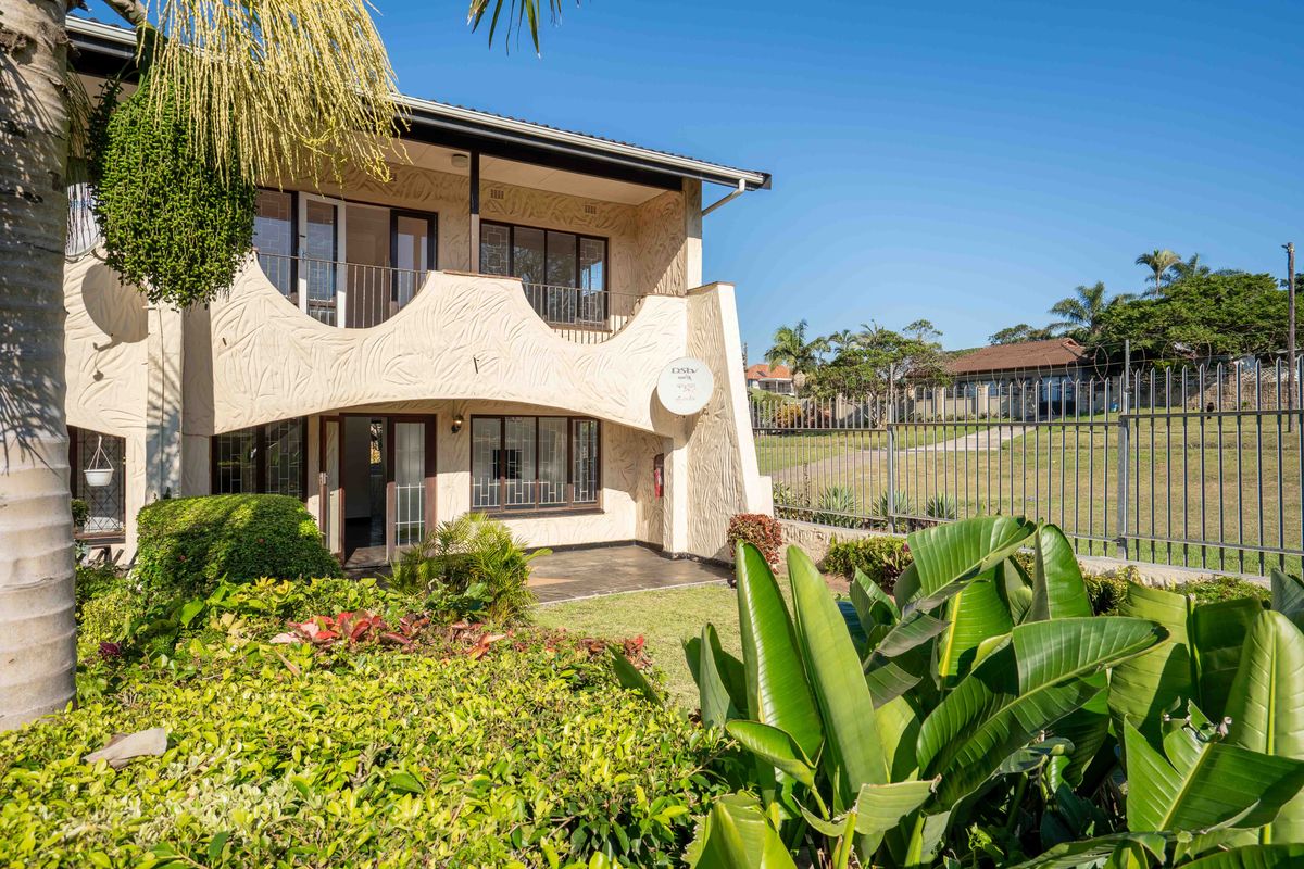 Renovated Coastal Gem - Photo 4