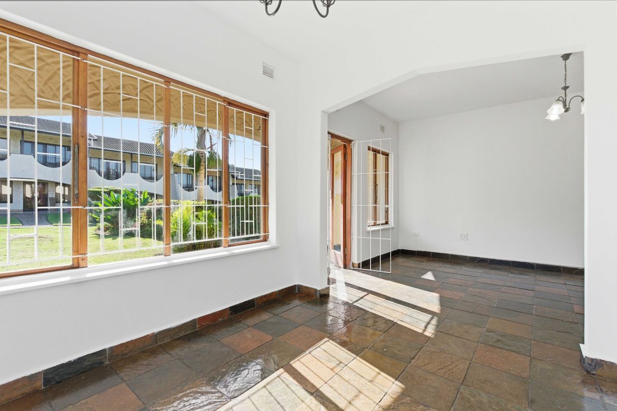 Renovated Coastal Gem - Photo 5