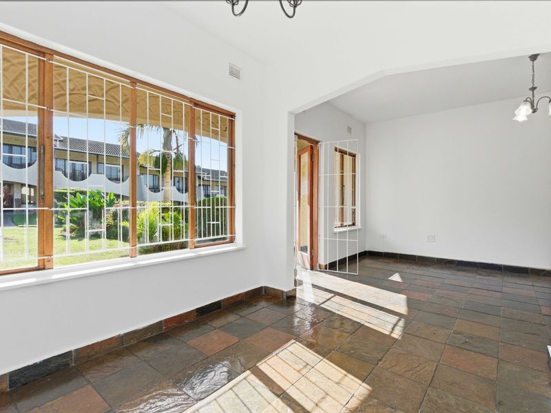 Renovated Coastal Gem - Photo 5