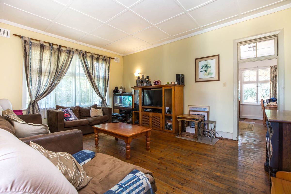Spacious Family Home with Cottage and Great Potential - Photo 5