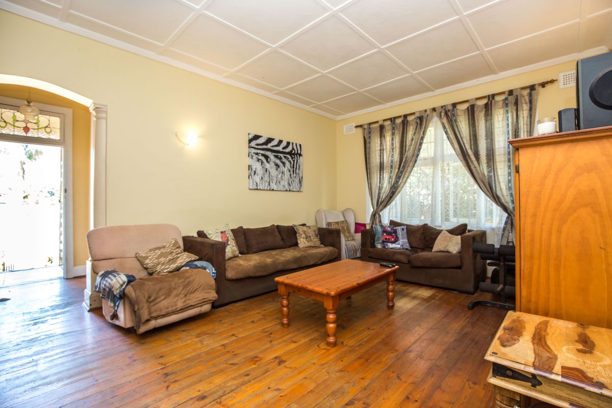 Spacious Family Home with Cottage and Great Potential - Photo 4