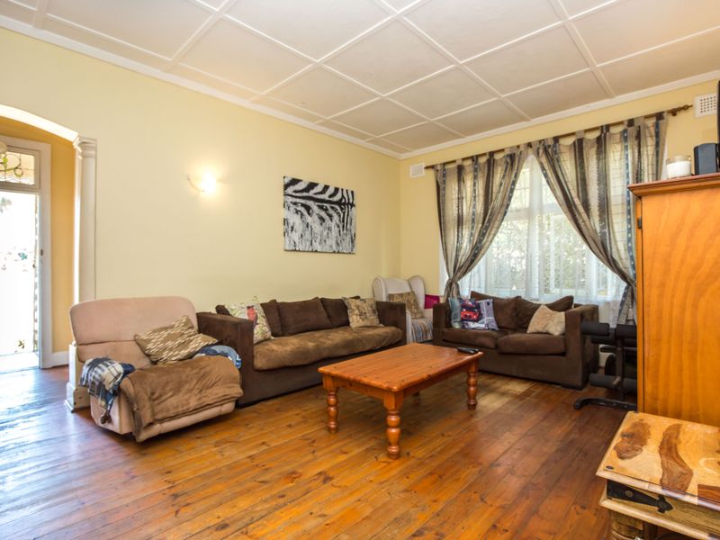 Spacious Family Home with Cottage and Great Potential - Photo 4