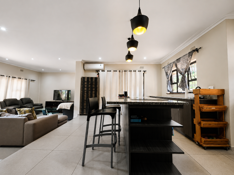 A house with endless potential and land!!! - Photo 1