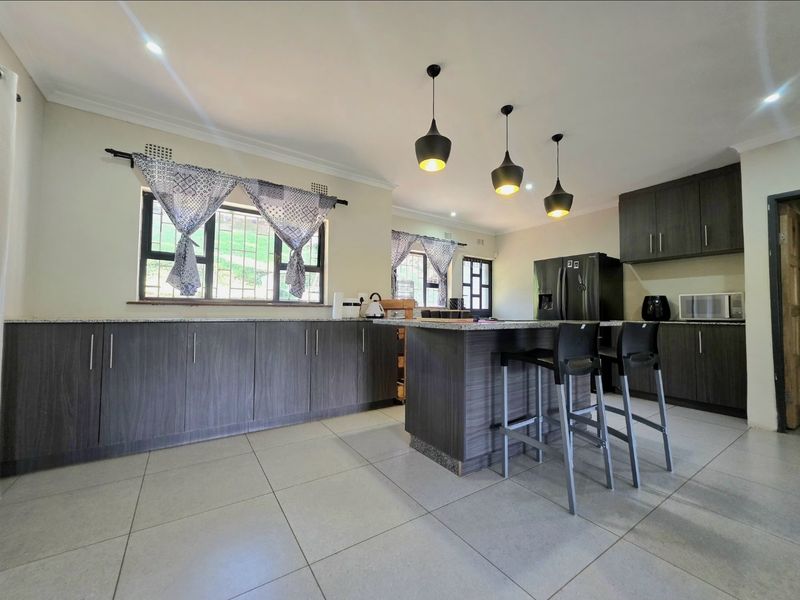 A house with endless potential and land!!! - Photo 2