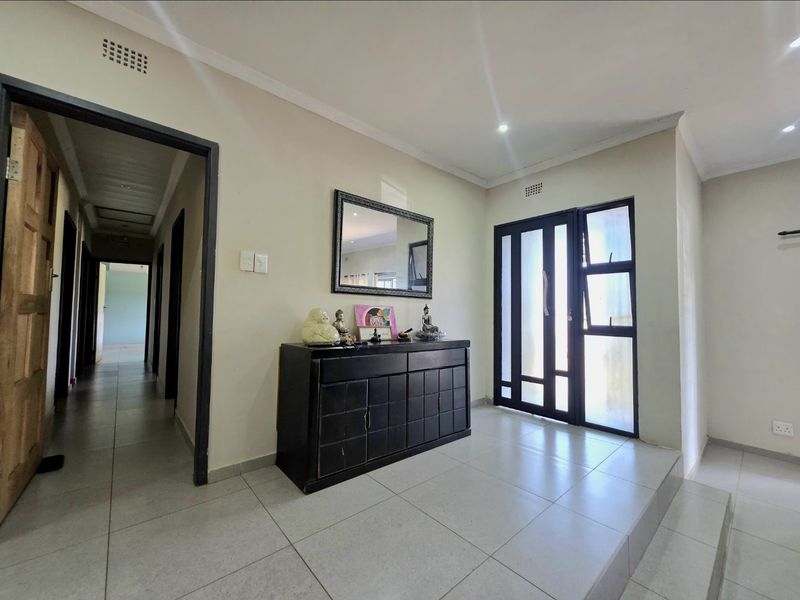 A house with endless potential and land!!! - Photo 10