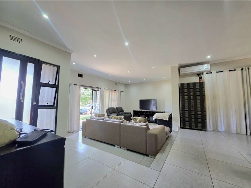 A house with endless potential and land!!! - Photo 7