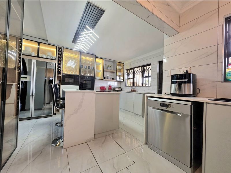 Two Homes, One Address – Exceptional Investment Opportunity in Isipingo Hills - Photo 9