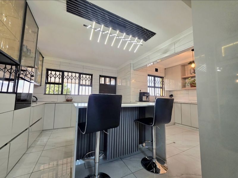 Two Homes, One Address – Exceptional Investment Opportunity in Isipingo Hills - Photo 8