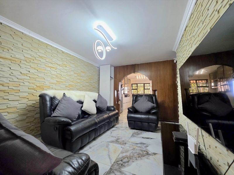 Two Homes, One Address – Exceptional Investment Opportunity in Isipingo Hills - Photo 7