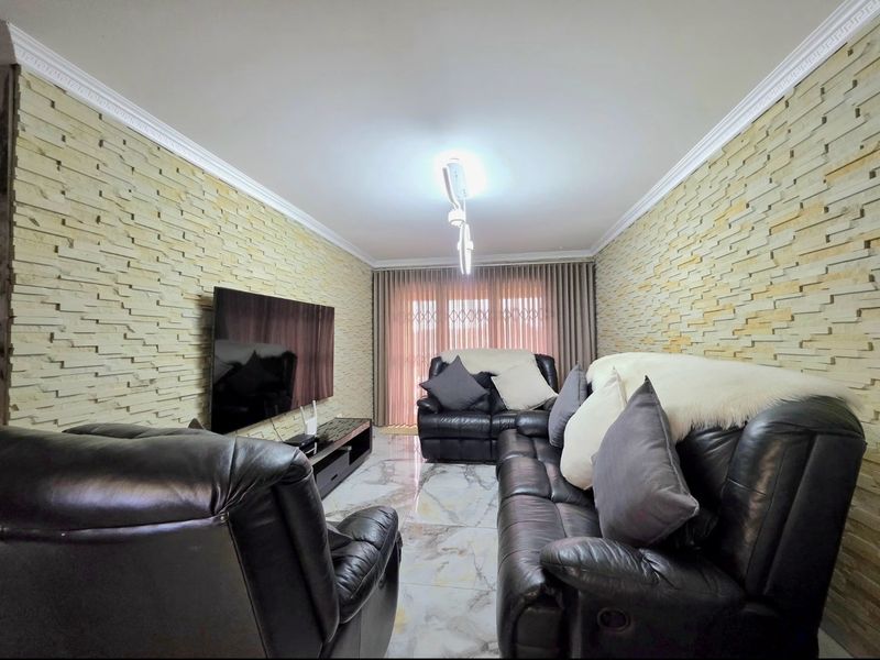 Two Homes, One Address – Exceptional Investment Opportunity in Isipingo Hills - Photo 6