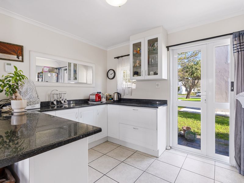 New Release! Light & Bright 3-Bed Duplex in Sought-After Howard Hamlet - Photo 5
