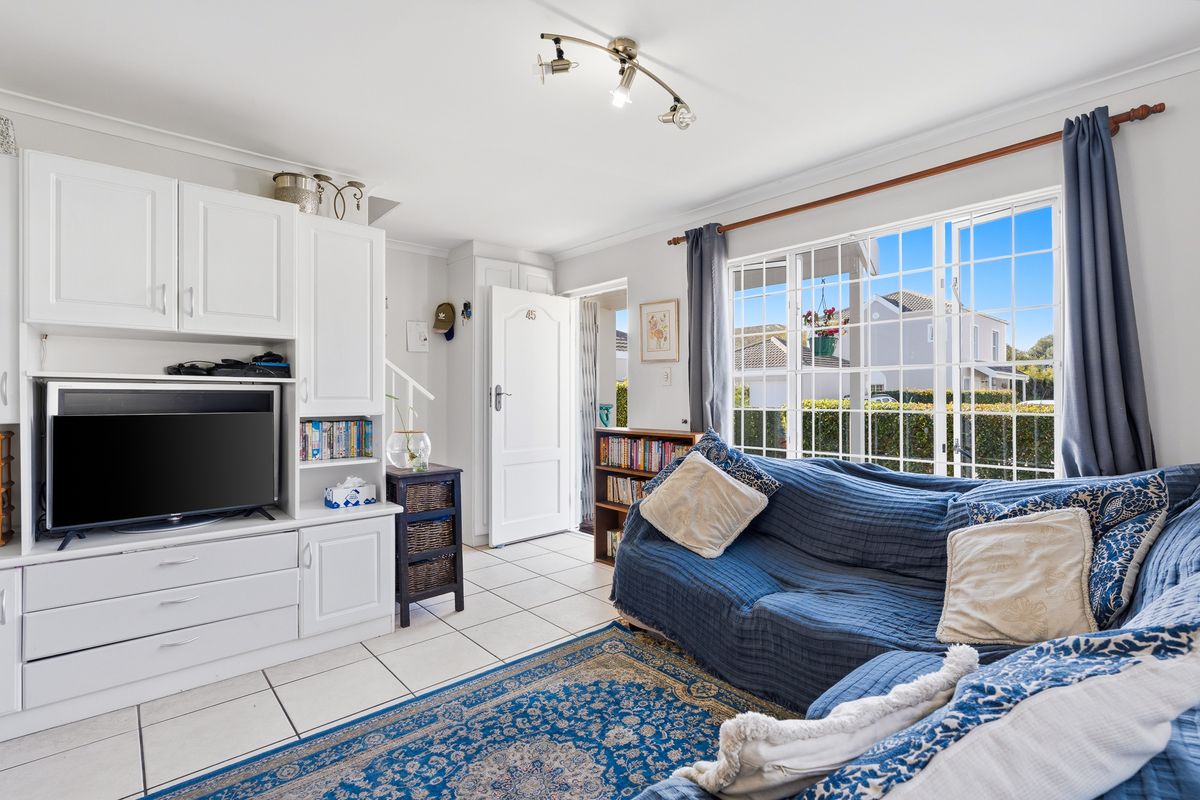 New Release! Light & Bright 3-Bed Duplex in Sought-After Howard Hamlet - Photo 3