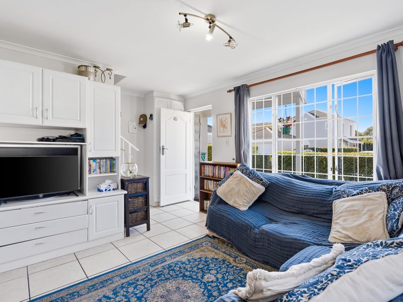 New Release! Light & Bright 3-Bed Duplex in Sought-After Howard Hamlet - Photo 3