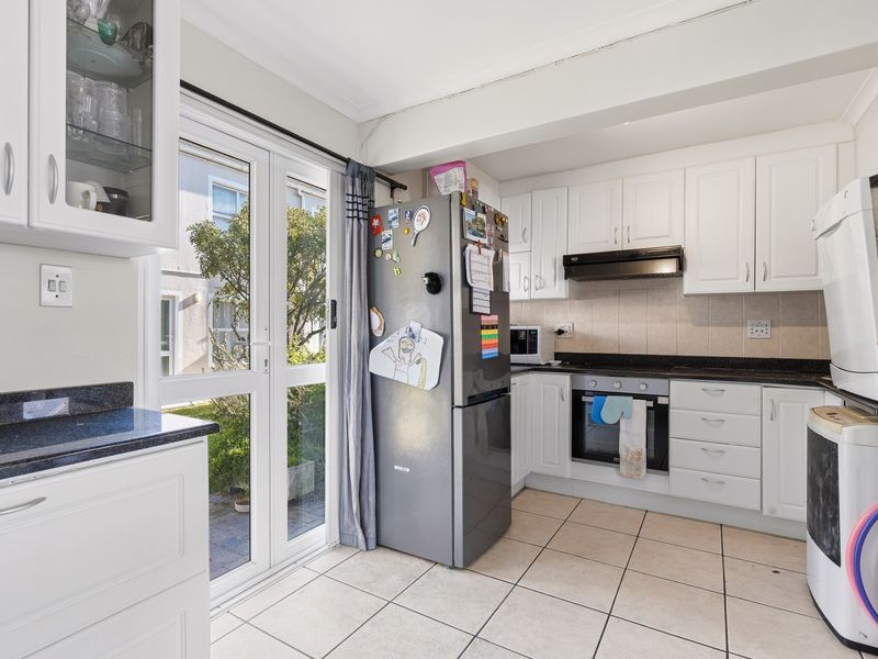 New Release! Light & Bright 3-Bed Duplex in Sought-After Howard Hamlet - Photo 8
