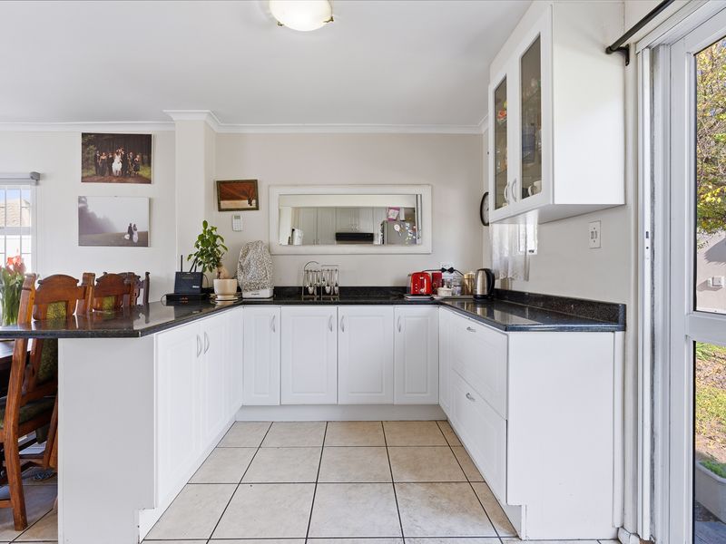 New Release! Light & Bright 3-Bed Duplex in Sought-After Howard Hamlet - Photo 7