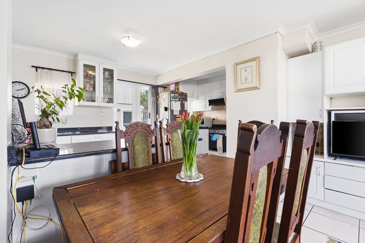 New Release! Light & Bright 3-Bed Duplex in Sought-After Howard Hamlet - Photo 4