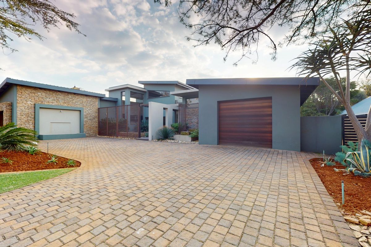 Luxury 4-Bedroom Entertainer’s Haven in a Secure Serengeti Nook - Photo 2
