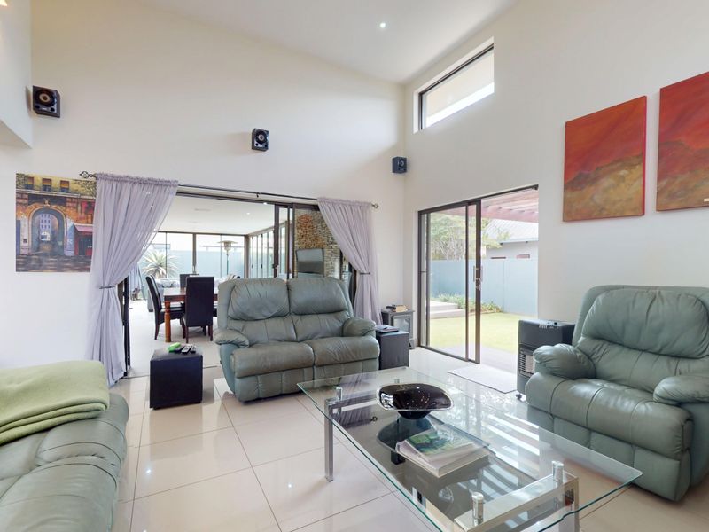 Luxury 4-Bedroom Entertainer’s Haven in a Secure Serengeti Nook - Photo 7