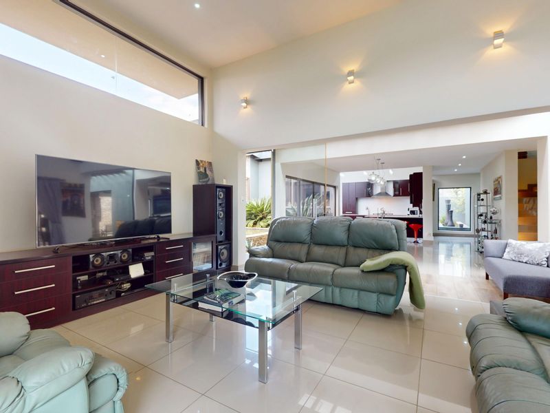 Luxury 4-Bedroom Entertainer’s Haven in a Secure Serengeti Nook - Photo 6