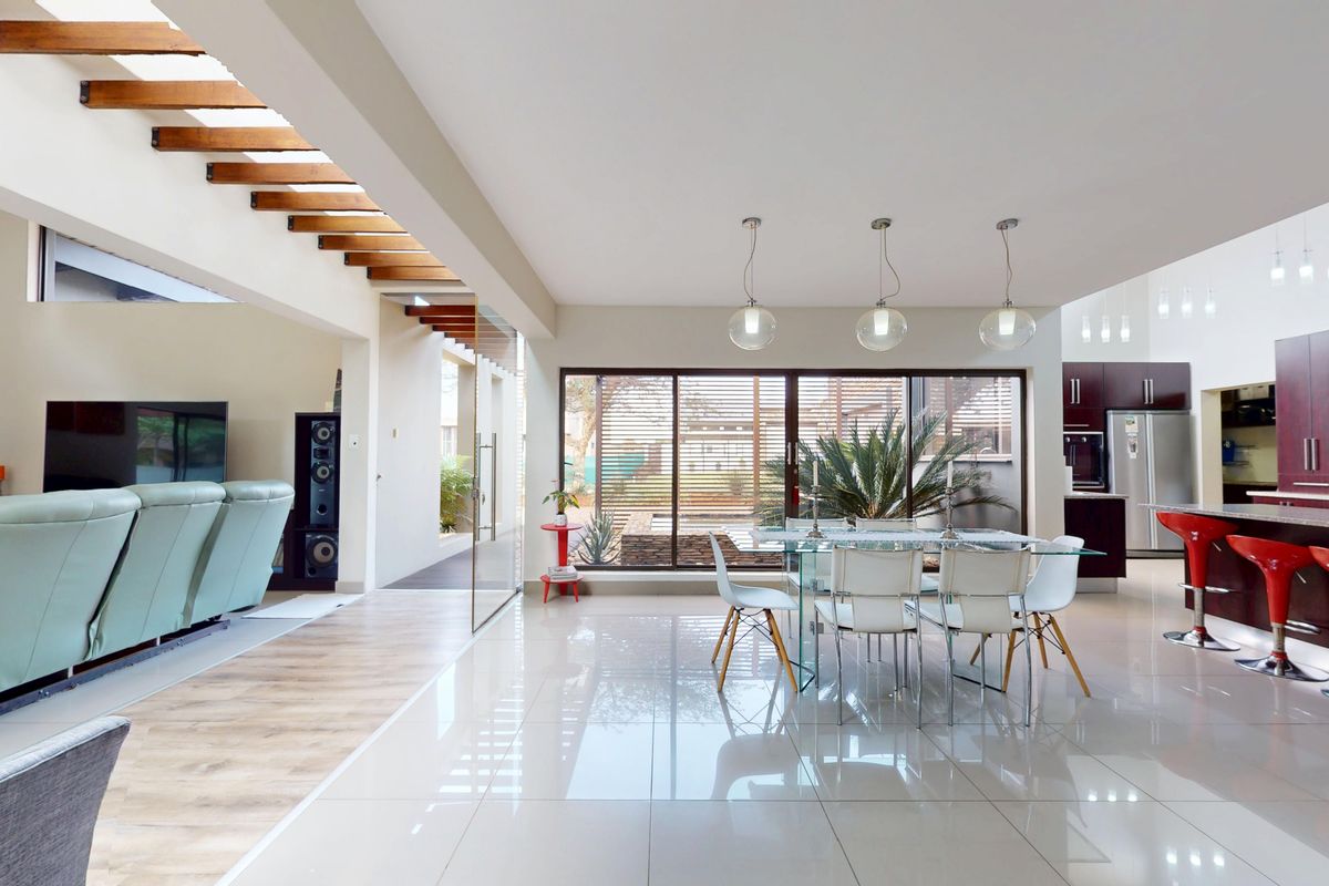 Luxury 4-Bedroom Entertainer’s Haven in a Secure Serengeti Nook - Photo 3