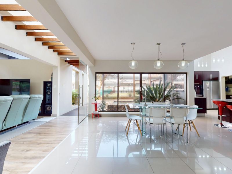 Luxury 4-Bedroom Entertainer’s Haven in a Secure Serengeti Nook - Photo 3
