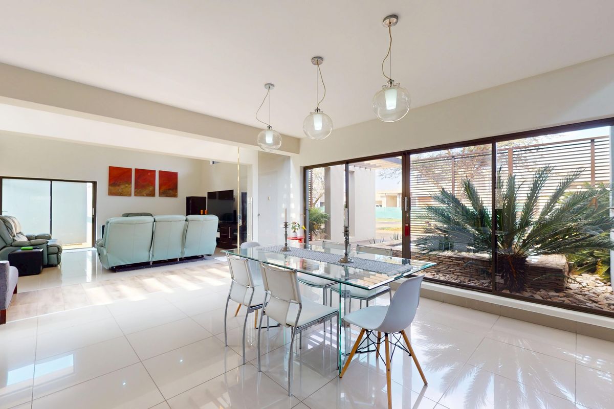 Luxury 4-Bedroom Entertainer’s Haven in a Secure Serengeti Nook - Photo 5