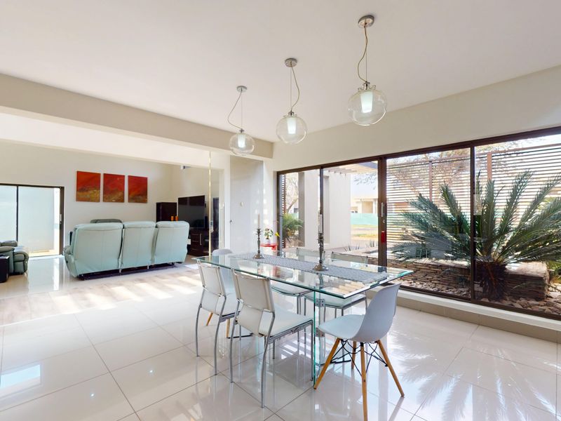 Luxury 4-Bedroom Entertainer’s Haven in a Secure Serengeti Nook - Photo 5