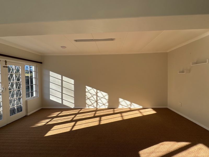 Neat and Secure One-Bedroom Cottage with Fenced Garden - Photo 10