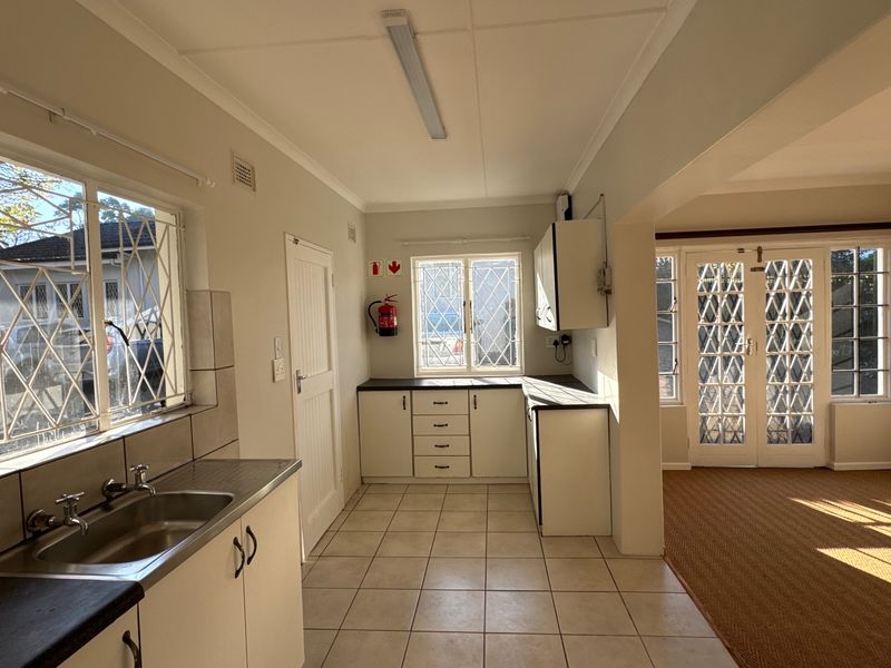 Neat and Secure One-Bedroom Cottage with Fenced Garden - Photo 9