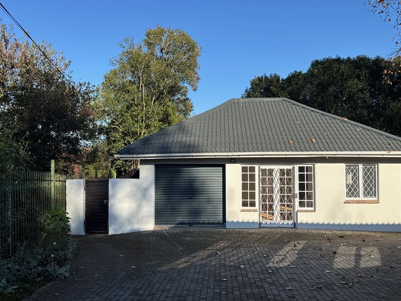 Neat and Secure One-Bedroom Cottage with Fenced Garden - Photo 1