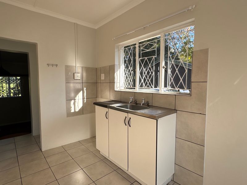 Neat and Secure One-Bedroom Cottage with Fenced Garden - Photo 7