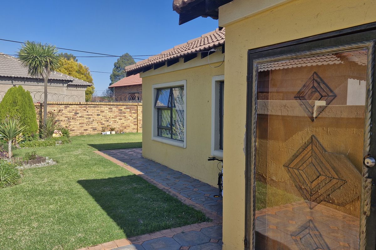 Secure, Comfortable Living for Families and First-Time Buyers. - Photo 2