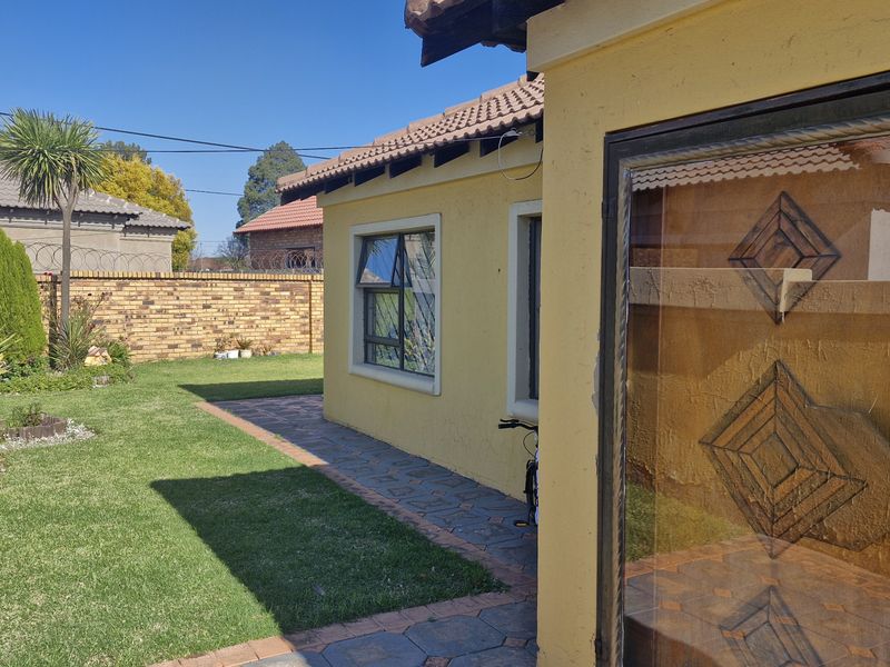 Secure, Comfortable Living for Families and First-Time Buyers. - Photo 2